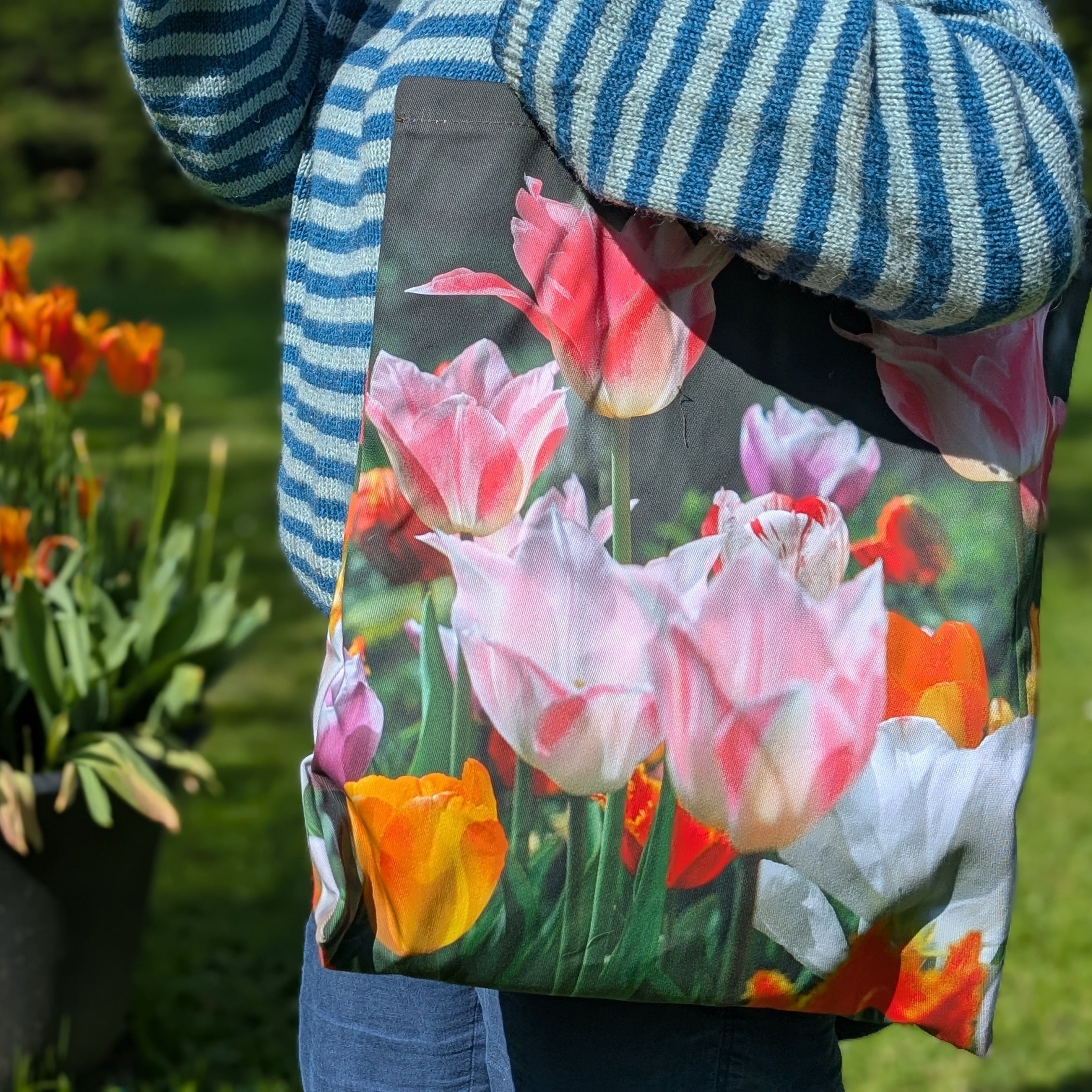 Tulip tote bag